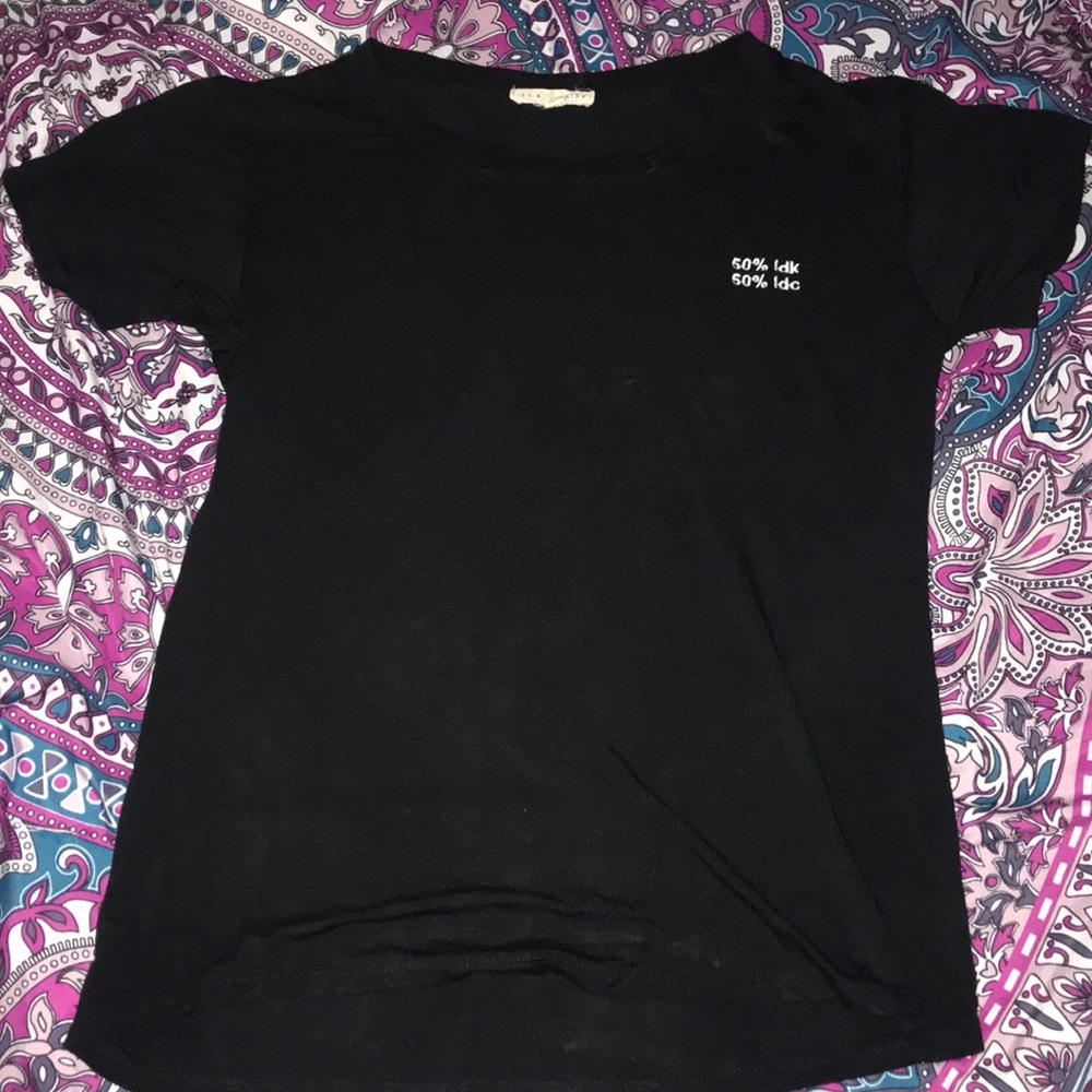 black short sleeve T-shirt